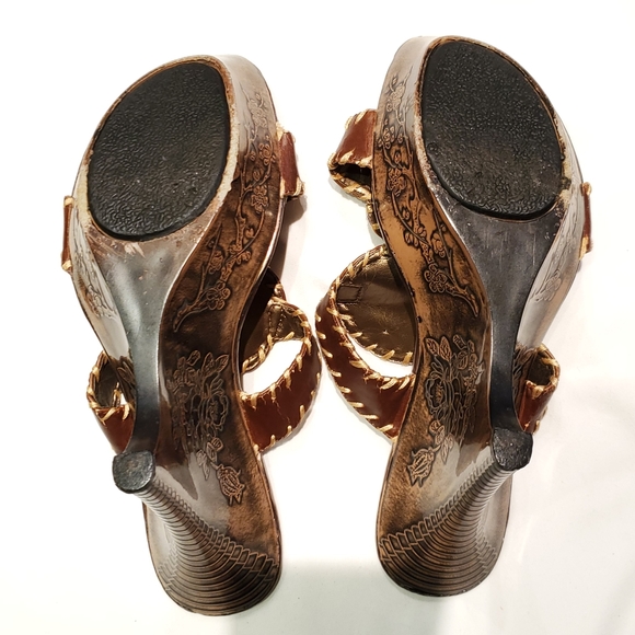 FASHION FOCUS Wood Rose Design Wedge - Picture 10 of 10